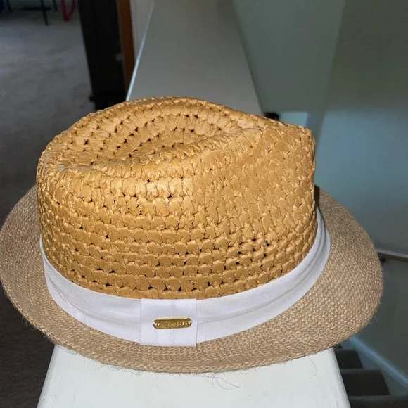 Women’s Hat - Picture 2 of 8